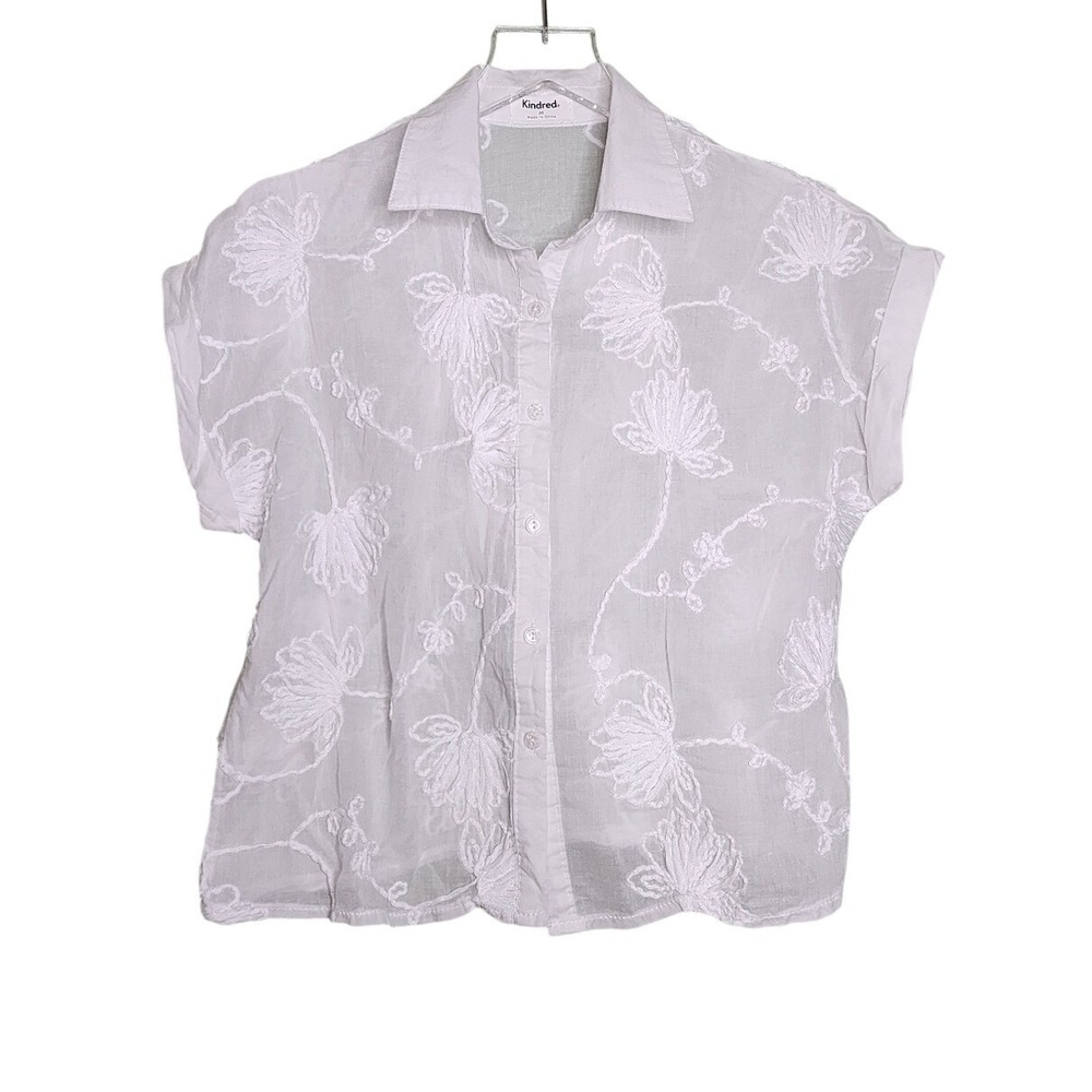 Kindred White Embroidered Floral Short Sleeve Button Front Top Boho Cottage M